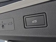 Volkswagen T-Roc 1.5 eTsi 150pk DSG R-Line First Edition · Camera · Apple/Android Car Play · Stoelverwarming · Alarm · Elek. Achterklep · P-Sensoren · IQ.Light · Garantie t/m 12-01-2028