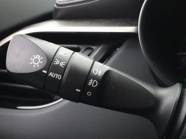 Toyota C-HR 1.8 Hybrid Style Trekhaak | All Seasonbanden | Stuur en stoelverwarming