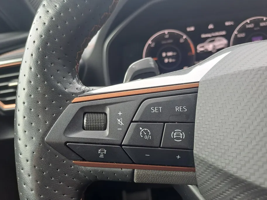 CUPRA Formentor 1.4 e-Hybrid VZ Copper Edition | Voorstoelen verwarmd | Automaat | ECC | Navi | Leer | Stuur verwarmd | Apple Carplay/Android Auto | Cruise control adaptief | SOH 93,6%