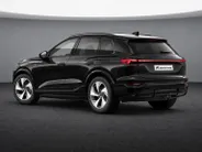 Audi Q6 e-tron S edition 83 kWh 252 PK · Trekhaak elek. wegklapbaar · Optiekpakket zwart · Zwart lederen S-line bekleding