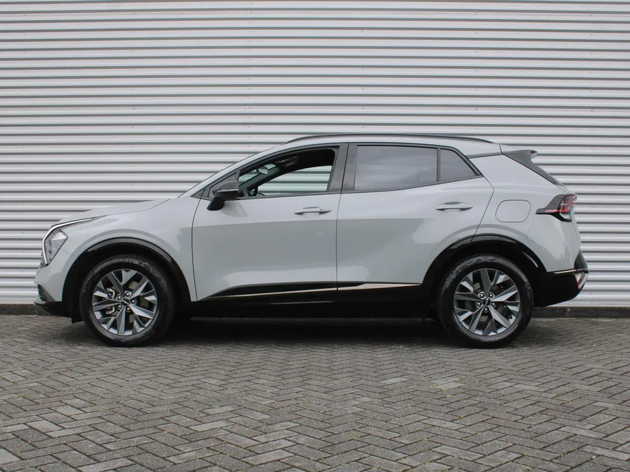 Kia Sportage 1.6 T-GDi Hybrid Dark Edition | Stuur-/stoelverwarming v+a | Camera | Elek. stoelverstelling | 18' LM | Cruise adapt. | Navi | Clima | Half leer/suède |