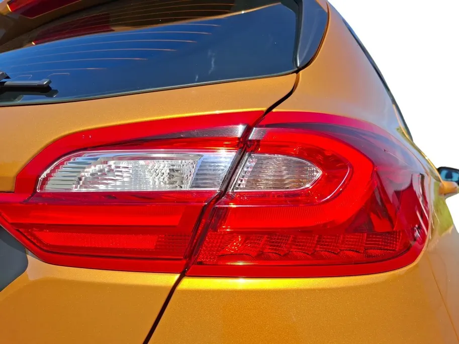 Ford Fiesta 1.0 EcoBoost Active First Edition | Climate Control | Voorruitverwarming | Adaptive cruisecontrol | 17' Lichtmetaal | Navigatie | Parkeersensoren |