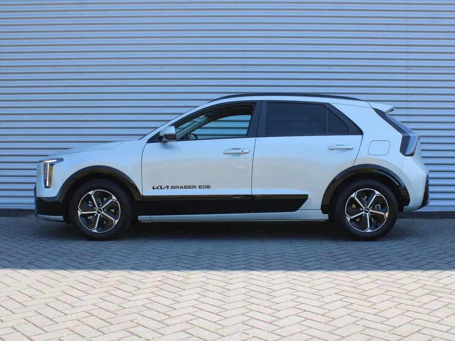 Kia Niro 1.6 GDi Hybrid DynamicPlusLine | Stuur-/stoelverwarming | Schuifdak | Elek. stoelverstelling + achterklep | Dodehoekdetectie | Camera | Telefoonlader | HK audio | LED |