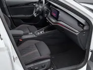 Škoda Octavia Combi 1.4 TSI 245pk DSG RS iV PHEV Business · Camera · Apple/Android Car Play · Head-Up · Dodehoek Detectie · 19'' Inch ·