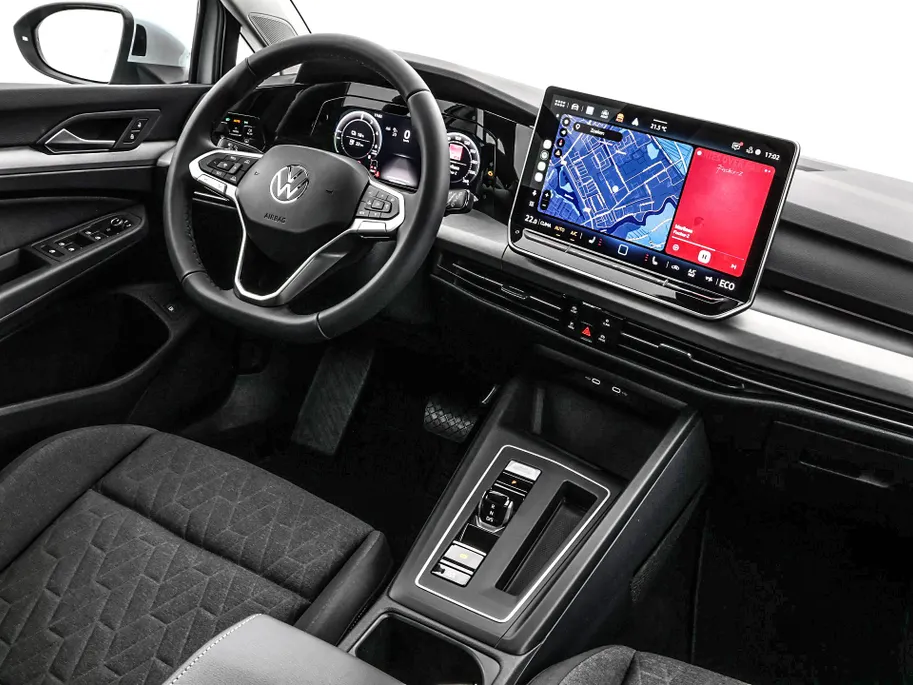 Volkswagen Golf Life Edition 1.5 eHybrid 204 PK 6 versn. DSG · Achteruitrijcamera · Draadloze telefoonlader · Comfort pakket ·