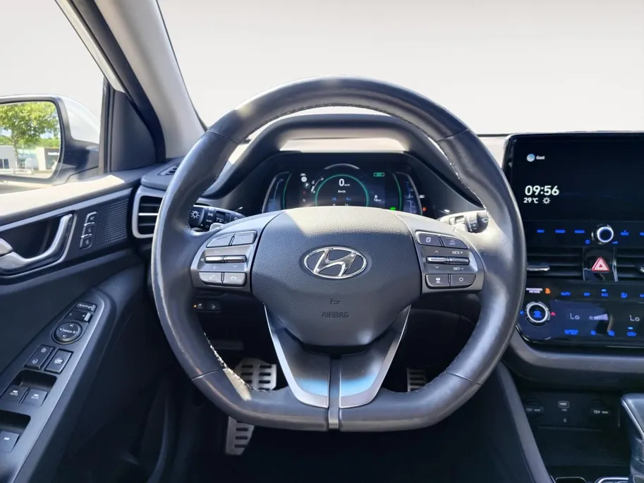 Hyundai IONIQ 1.6 GDi PHEV Premium | schuif/kanteldak | Zeer zuinig | Vol opties | NU Rijklaarprijs! Incl.12 Maanden, APK, Onderhoudsbeurt etc! Premiumpakket gratis!