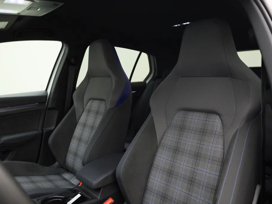 Volkswagen Golf GTE 1.5eHybrid 272PK GTE · Navigatie · Apple/Android Car Play · Camera + Parkeersensoren · Garantie t/m 18-03-2030 of 100000km · EXTRA INRUILKORTING ·