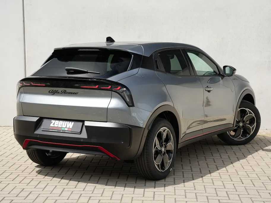 Alfa Romeo Junior Elettrica Speciale 54 kWh | Techno Pack | Navi | Camera | 18'