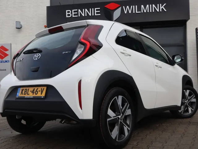 Toyota Aygo X Hybrid 115 play | LM Velgen | Stoelverwarming