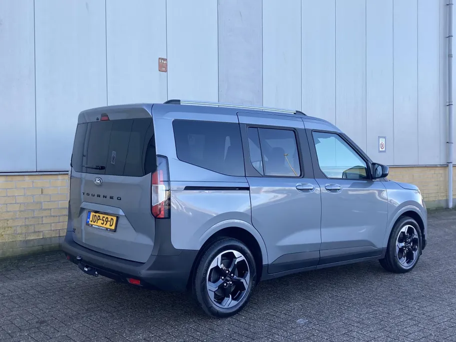 Ford Tourneo Courier Titanium 100% Elektrisch 43kWh 136 pk Apple Carplay/Android Auto - Winterpack - trekhaak