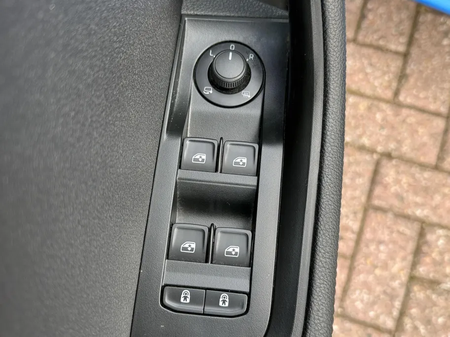 Škoda Superb Combi 1.4 TSI iV Business Edition Plus *Automaat*Navi+Camera*Parkeersensoren*Elekt. Stoelen*Lederen bekleding*Winter Pack*VOL OPTIES!