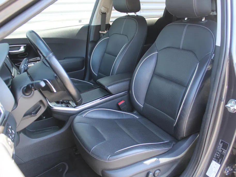 Kia e-Niro ExecutiveLine 64 kWh | Trekhaak | Warmtepomp | Stuur-/stoelverwarming + ventilatie | Leer | Camera | Stoelgeheugen | Dodehoek detectie | LED | 17' LM |