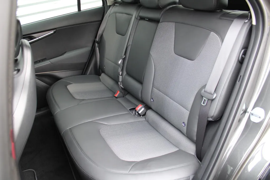 Kia Niro EV DynamicLine 64.8 kWh | Navi | Airco | Cruise | Camera | 17' LM |
