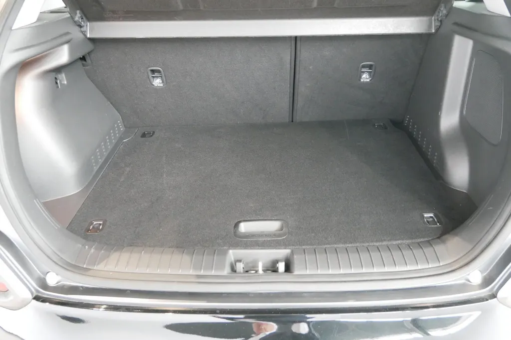 Hyundai Kona 1.6 GDI HEV Fashion | Parkeersensoren achter | Dodehoek sensoren | LM wielen | Climate controle | Adaptive cruise controle | Intelligente sleutel | Navigatie | Bluetooth | Zeer nette auto |