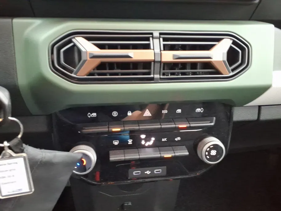 Dacia Spring Extreme 100 24.3 kWh Automaat | Airco/Ecc | Andriod/Apple carplay | Camera , Demo vrgaa naar de huidige kilometerstand