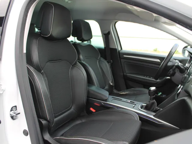 Renault Mégane Estate 1.3 TCe 160 PK Bose | Trekhaak | Bose geluid | Camera achter | Wit metallic |