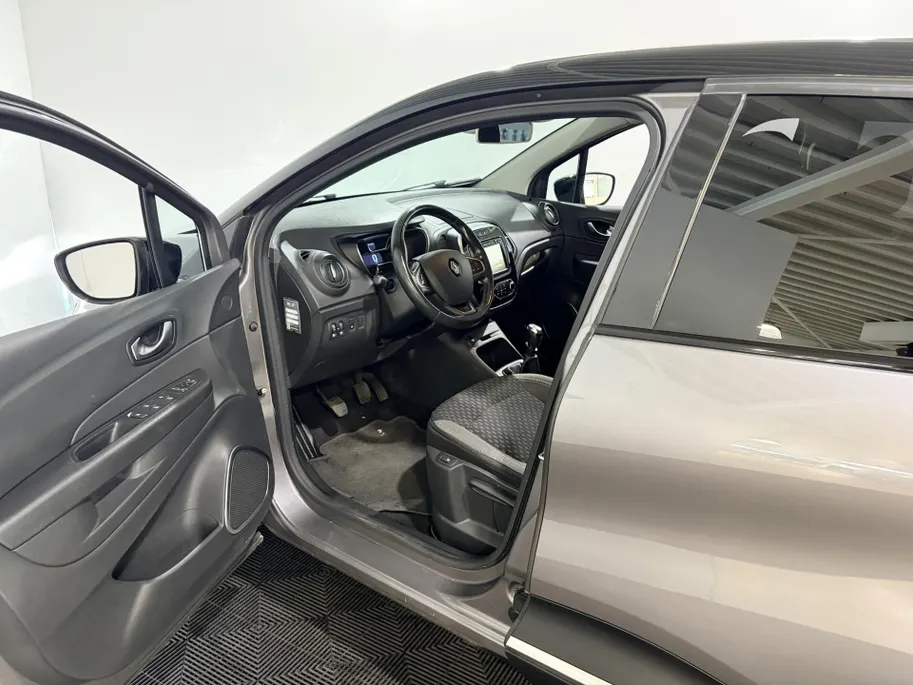 Renault Captur 120PK TCe Intens | Trekhaak | 1200KG Trekgewicht | Stoelverwarming |  Parkeersensor | Lichtmetalen Velgen | Licht & Regen Sensor | Cruise Control | Climate Control | Navigatie |