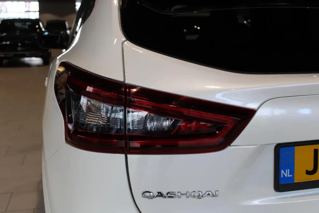 Nissan QASHQAI 1.3 DIG-T N-Tec | Trekhaak | 1500kg trekgewicht | Led verlichting | Half lederen bekleding | Apple carplay | Pro-pilot | 360grd camera | Half lederen bekleding | Wielkasten in kleur | pdc voor en achter | 160pk |