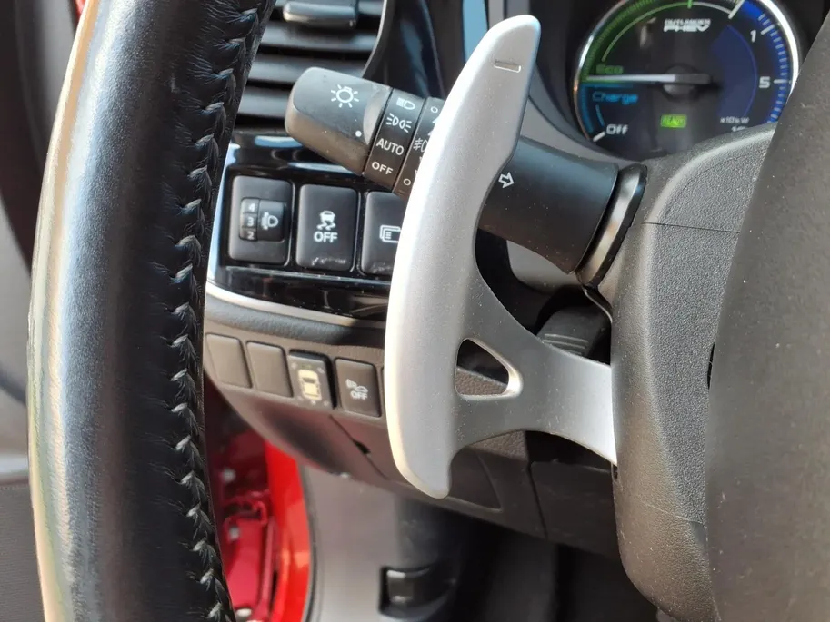 Mitsubishi Outlander 2.4 PHEV Pure Apple Carplay/Android Auto , electronic climate controle , cruise control , kunstlederen bekleding , lichtmetalen velgen 16' , voorstoelen verwarmd