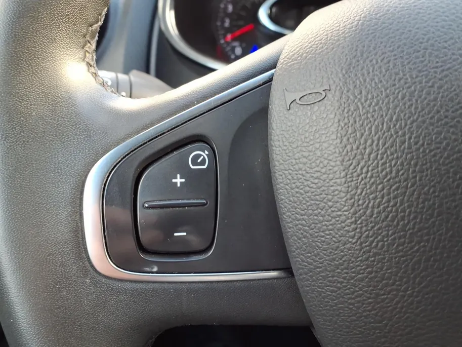 Renault Clio Estate 0.9 TCe Intens Navi , climate , parkeersensor , tel , lm velgen , usb , cruise .