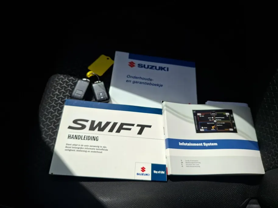 Suzuki Swift 1.0 Stijl Smart Hybrid 112 PK | Dealeronderhouden | Navigatie | Achteruit rij camera | Lichtmetalen velgen