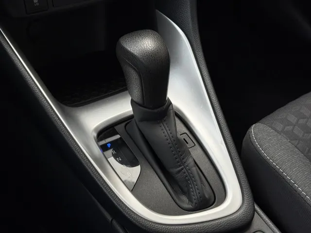 Toyota Yaris 1.5 Hybrid Dynamic | Keyless | Stoelverwarming | Adapt. Cruise
