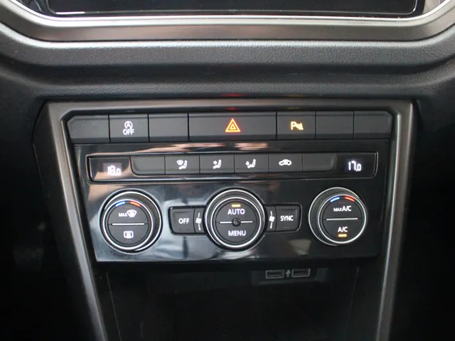 Volkswagen T-Roc 1.5 TSI Style Navigatie | Inklapbare spiegels | Climate Control | Privacy Glass