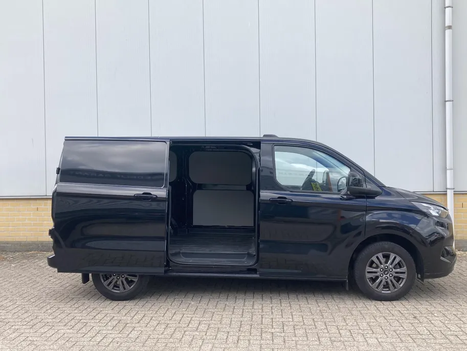 Ford Transit Custom 300 2.0 TDCI 136 pk L1H1 Limited Navigatie- Apple Carplay/Android Auto - Driver Assistance Pack - Laadruimtebescherming