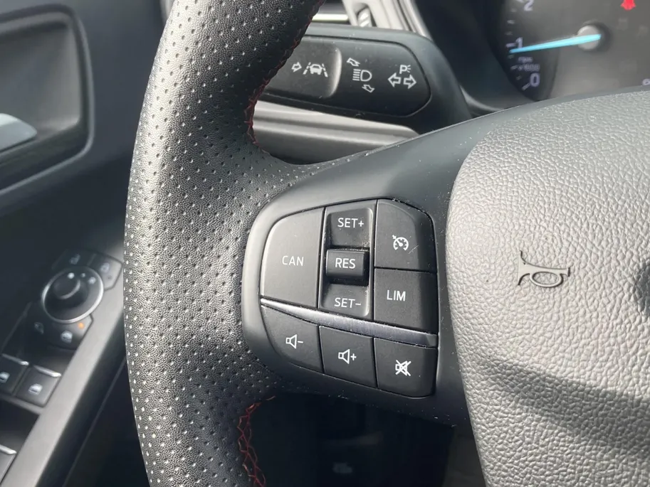 Ford Focus 1.0 EcoBoost Hybrid 125 pk ST Line 5-deurs Navigatie - Apple Carplay/Android Auto - Winter Pack