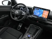 Volkswagen T-Roc R-Line First Edition 1.5 eTSI 150 PK 7 versn. DSG · Electrische achterklep · Achteruitrijcamera · Draadloze telefoonlader · Voorraad OUTLET · Prijs is inclusief inruilpremie ·