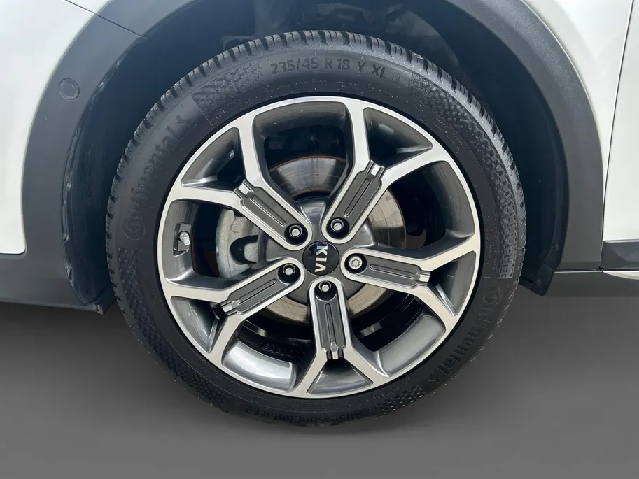Kia XCeed 1.6 GDi PHEV ExecutiveLine | Trekhaak Afneembaar + 13-Polige Stekker | Apple Carplay / Android Auto | Navigatiesysteem | Stoelverwarming + Stoelkoeling | Stuurverwarming | Elektrisch Verstelbare Voorstoelen | Bestuurdersstoel Met geheugen | Elektrisch bed