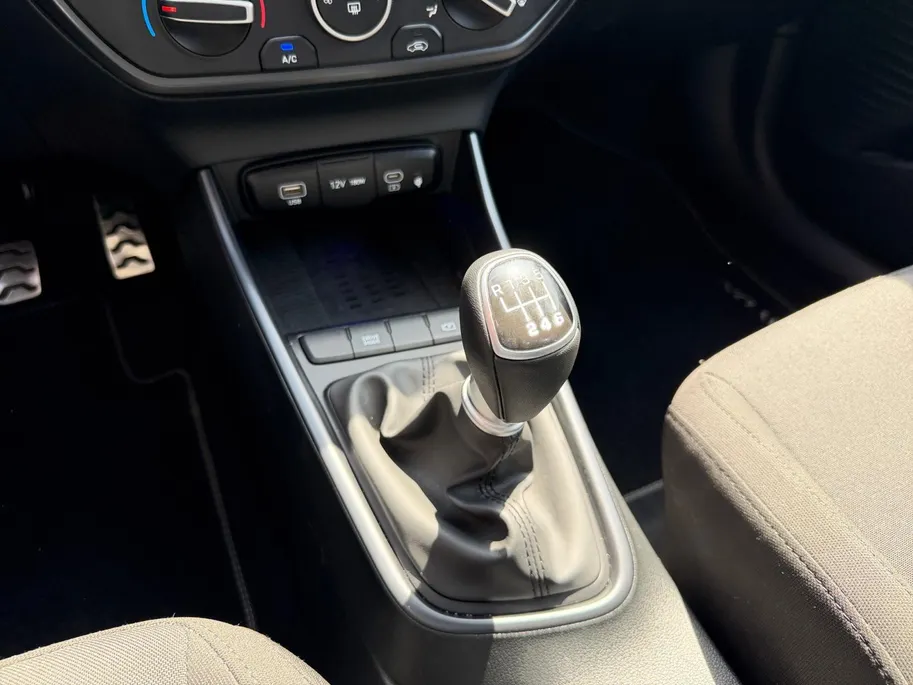 Hyundai Bayon 1.0 T-GDI Comfort | Navigatie | Achteruitrijcamera | Parkeersensoren achter | Airco | Cruise Control | DEALER AUTO