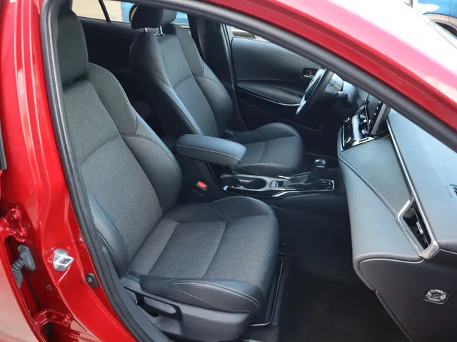 Toyota Corolla Touring Sports 1.8 Hybrid Dynamic Trekhaak | All Seasons | Carplay | Stoelverwarming