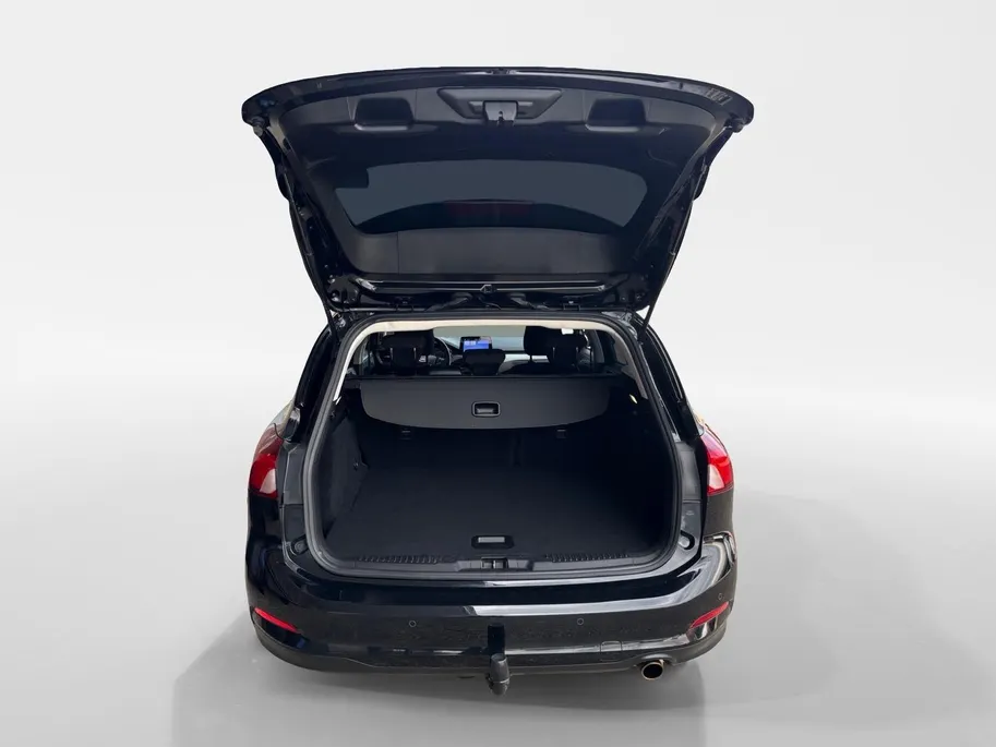 Ford Focus Wagon 1.0 EcoBoost Hybrid Titanium | Trekhaak | Stoel, stuur en voorruitverwarming | Cruise | Climate