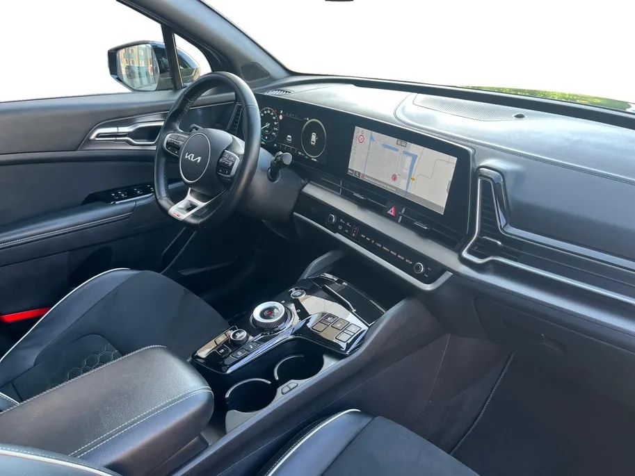 Kia Sportage 1.6 T-GDi MHEV GT-Line | 1510 kg trekgewicht | Glazen schuif-/kanteldak | Elektrisch verstelbare stoelen | Dodehoekassistentie | Stoel- en stuurverwarming | Achteruitrijcamera | Parkeersensoren voor- en achter | Apple/Android Carplay
