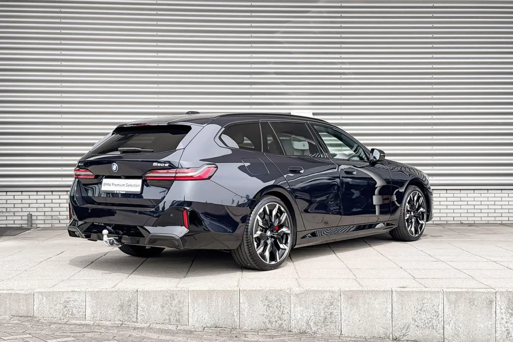 BMW 5 Serie Touring 550e xDrive