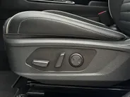Kia Sportage 1.6 T-GDi Hybrid GT-PlusLine | Apple Carplay/ Android Auto | Navigatiesysteem | Licht + Regensensor | Stoelverwarming + Stoelkoeling | Stuurverwarming | Elektrisch Verstelbare Voorstoelen | Geheugen op Bestuurdersstoel | Elektrisch Schuif / Kanteldak | El