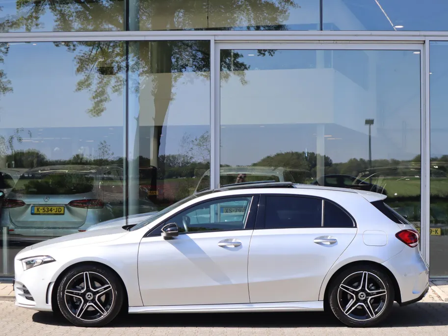 Mercedes-Benz A-Klasse 180 AMG Line l Panorama dak l Keyless entry l Achteruitrij camera l Stoelverwarming