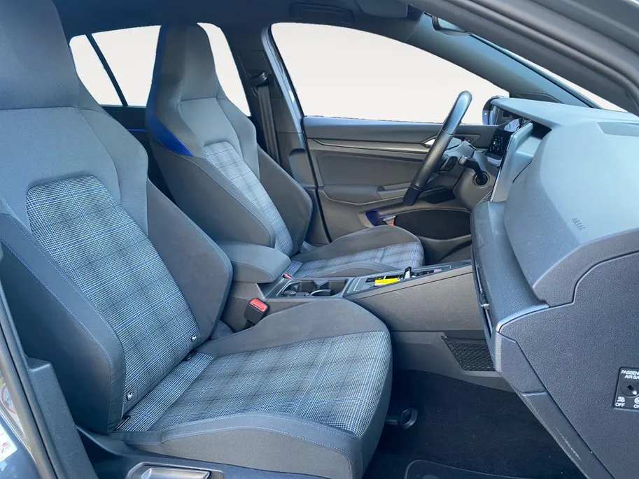 Volkswagen Golf 1.4 eHybrid GTE | Automaat | Kuipstoelen | Camera | Dodehoek Detectie | Cruise Control Adaptief | Climate Control | Keyless | DAB