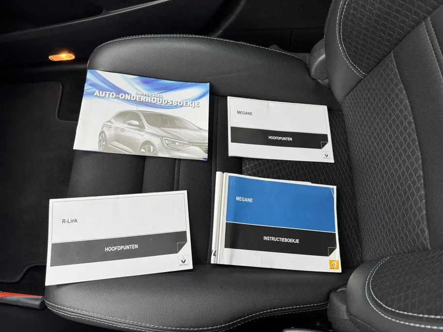 Renault Mégane Estate 1.2 TCe Bose | Automaat | Panoramadak | Trekhaak | Bose Sound | Half Leder bekleding | 12 maanden garantie! |
