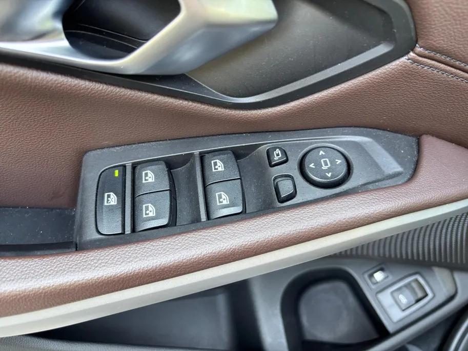 BMW 3 Serie Touring 320e | Leder |  Dealer onderhouden | Blackpack | Virtual cockpit | Camera |