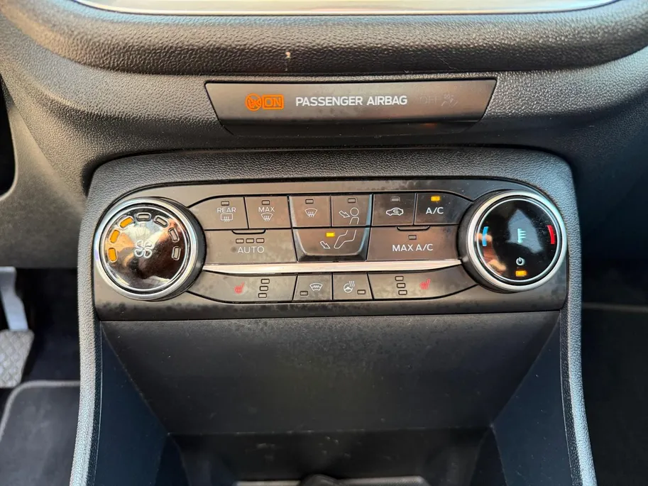 Ford Fiesta 1.0 EcoBoost Titanium | Dealer onderhouden | Winter pack | Parkeersensor achter | Apple carplay & Android auto | Navigatie via carplay | Cruise control | Elektr. inklapbare buitenspiegel | Privacy glas |