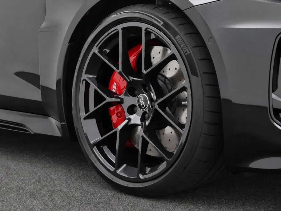 Audi RS5 Limousine e-hybrid 470 kW 639 PK · RS sportuitlaat · Topsnelheid 270 km/h · Head-up display · Panoramadak