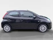 Toyota Aygo 1.0 VVT-i x-play | ACHTERUITRIJCAMERA | 5 DEURS | TELEFOON | AIRCO | ELEKTRISCHE RAMEN |
