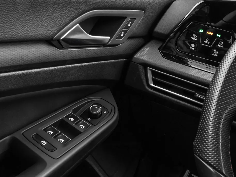 Volkswagen Golf 2.0 TSI 245pk DSG GTI · Panoramadak · Camera · Harman Kardon Sound · Matrix LED · Leder Vienna · Alarmklasse 3 · Elek. Bestuurdersstoel + Geheugen ·