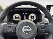 Nissan QASHQAI 1.3 MHEV Xtronic N-Connecta Apple Carplay/Android Auto , airco (automatisch) , cruise control adaptief met Stop&Go en stuurhulp , elektrisch bedienbare achterklep met sensorsturing , navigatiesysteem , panoramadak , voorstoelen verwarmd en stuur , rondomz