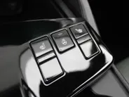 Kia Sportage 1.6 T-GDi Hybrid Dark Edition | Stuur-/stoelverwarming v+a | Camera | Elek. stoelverstelling | 18' LM | Cruise adapt. | Navi | Clima | Half leer/suède |