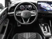 Volkswagen Golf 1.5 eTSI 150pk DSG R-Line · Apple/Android Car Play · Trekhaak ·  Camera + Parkeersensoren · Stoelverwarming · Garantie t/m 24-09-2030 of 100000km.