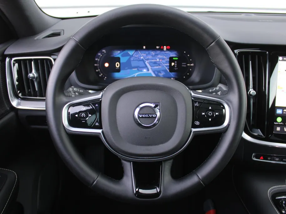 Volvo V60 2.0 T6 Plug-in hybrid AWD Plus Dark | Nappaleder | Trekhaak | HK audio | Schuifdak | Stuur-/stoelverwarming | Adap. Cruise | Dodehoek detectie | Geheugenstoelen | 360 Camera |