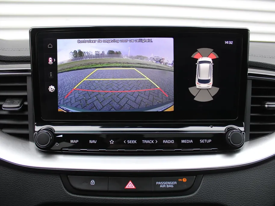 Kia Ceed 1.5 T-GDi GT-Line | Stuur-/stoelverwarming | Schuifdak | Cruise adapt. | Camera | 17' LM | LED | Dodehoek sensor | Draadloze lader |